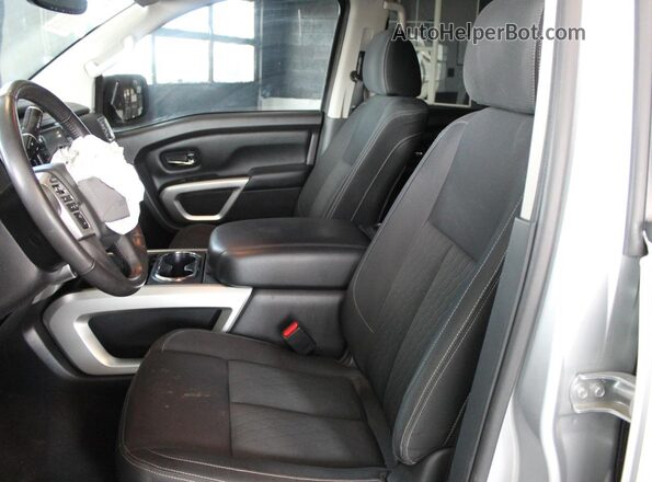 1N6AA1E59JN542727 2018 NISSAN TITAN Серебряный 