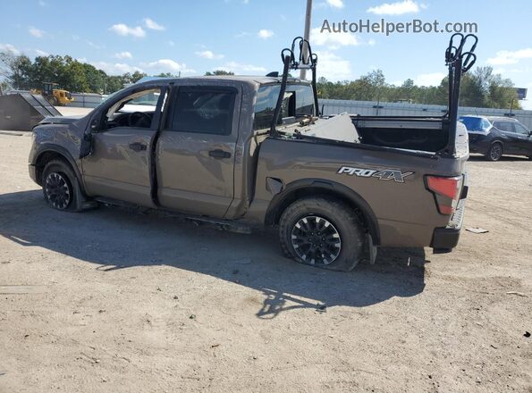 1N6AA1ED9NN106019 2022 NISSAN TITAN Желто-коричневый 