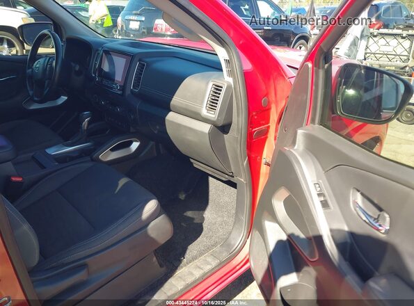 1N6ED1EK6NN676910 2022 NISSAN FRONTIER Red Вид салону спереду