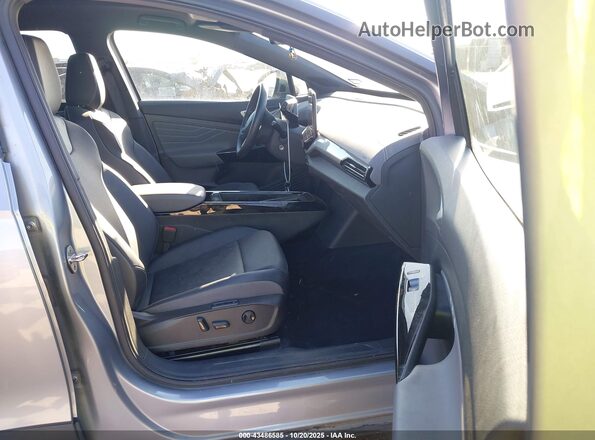 1V25MPE83PC030764 2023 VOLKSWAGEN ID.4 Silver წინა სალონის ხედი