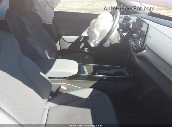 1V25MPE8XRC015925 2024 VOLKSWAGEN ID.4 Silver Вид салону спереду