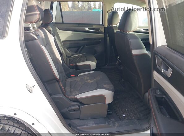 1V2CR2CA8SC553000 2025 VOLKSWAGEN ATLAS White VIN sticker view