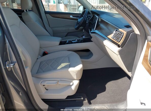 1V2JR2CA9RC624061 2024 VOLKSWAGEN ATLAS Gray Widok wnętrza z przodu