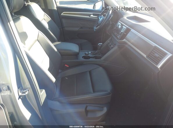 1V2LP2CAXNC502818 2022 VOLKSWAGEN ATLAS Silver Widok wnętrza z przodu