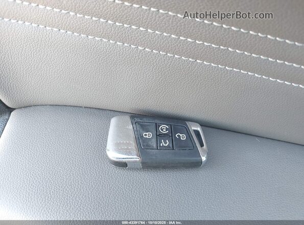 1V2SR2CA8PC528178 2023 VOLKSWAGEN ATLAS Серебряный Вид панели приборов