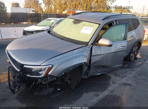 1V2WR2CA5RC562227 2024 VOLKSWAGEN ATLAS Silver Vista tres cuartos delantera izquierda