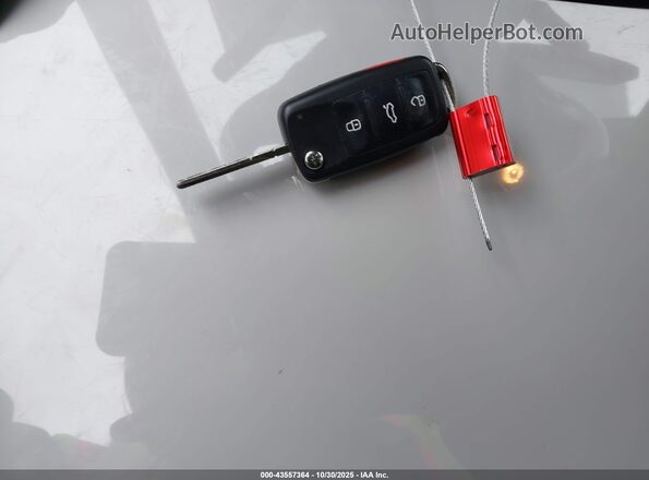 1VWAT7A38GC032245 2016 VOLKSWAGEN PASSAT Белый Вид панели приборов