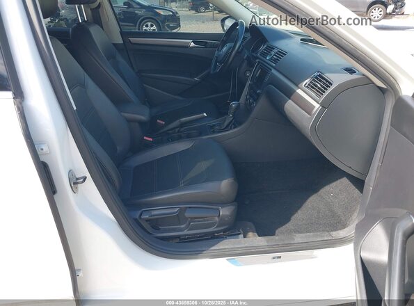 1VWAT7A39GC066565 2016 VOLKSWAGEN PASSAT White Widok wnętrza z przodu