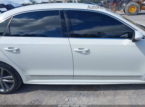 1VWAT7A39GC066565 2016 VOLKSWAGEN PASSAT White Widok wnętrza z tyłu