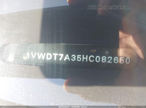 1VWDT7A35HC082650 2017 VOLKSWAGEN PASSAT Black Widok komory silnika