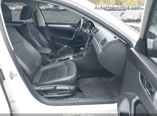 1VWLA7A30KC008657 2019 VOLKSWAGEN PASSAT White Widok wnętrza z przodu