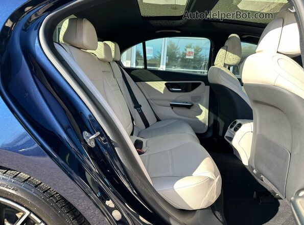 W1KAF4HB2NR017214 2022 MERCEDES-BENZ C Blue წინა სალონის ხედი