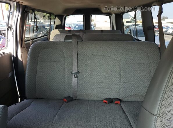 1GAZGNFP3P1234182 2023 CHEVROLET EXPRESS White უკანა სალონის ხედი