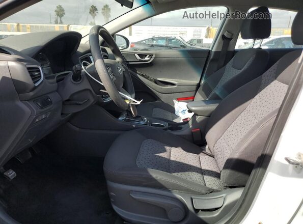 KMHC65LC5KU179366 2019 HYUNDAI IONIQ Белый Вид панели приборов