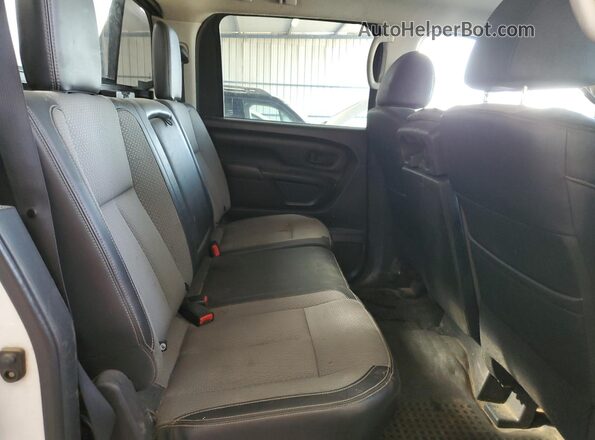 1N6AA1EJ8JN533305 2018 NISSAN TITAN Белый 