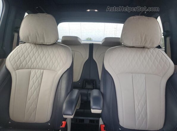 5UXCX4C53KLS37640 2019 BMW X7 White უკანა სალონის ხედი