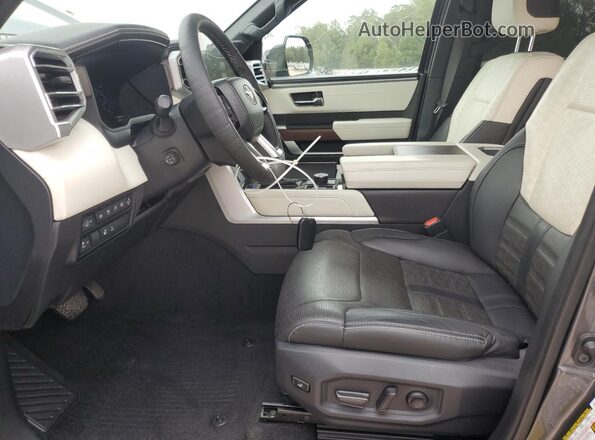 7SVAAABA5PX008924 2023 TOYOTA SEQUOIA Gray წინა პანელის ხედი
