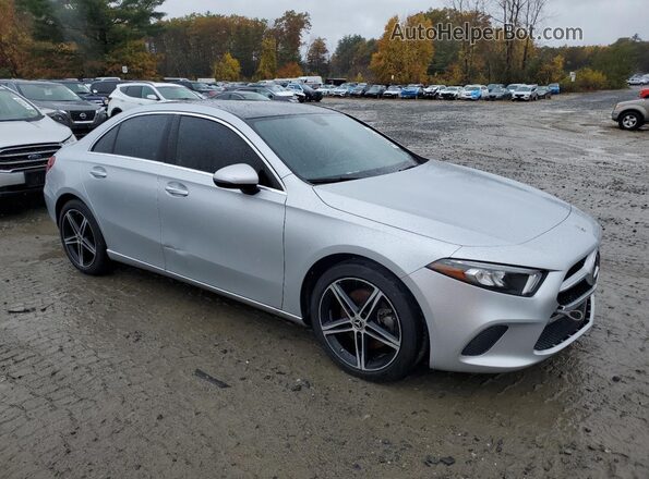 W1K3G4FB9NJ365955 2022 MERCEDES-BENZ A-CLASS Silver Widok z przodu