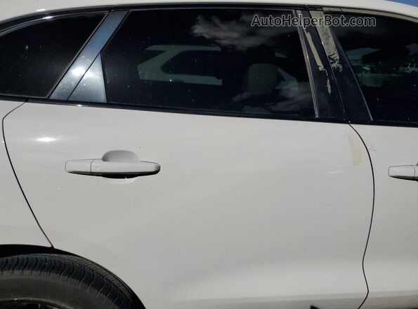 SADCJ2EX9NA697587 2022 JAGUAR F-PACE White Rear interior view