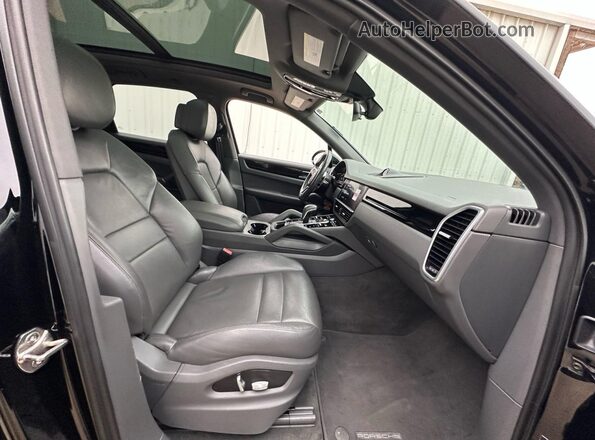 WP1AA2AY7LDA05841 2020 PORSCHE CAYENNE Black Widok z tyłu