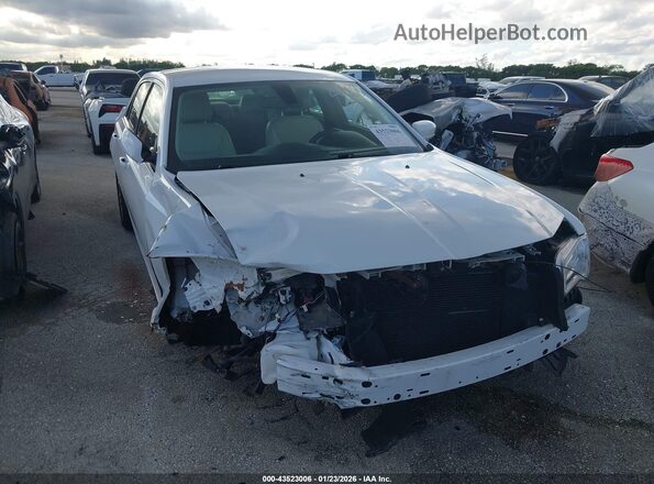 2C3CCAAG5MH604168 2021 CHRYSLER 300 White Front view