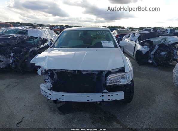 2C3CCAAG5MH604168 2021 CHRYSLER 300 White Rear interior view