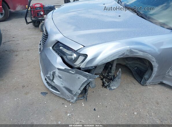 2C3CCABG5JH214035 2018 CHRYSLER 300 Серебряный Вид спереди