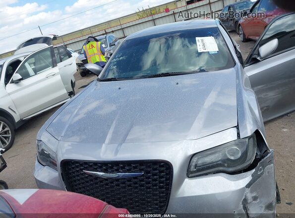 2C3CCABG5JH214035 2018 CHRYSLER 300 Серебряный Вид щитка приборов