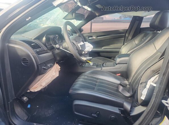 2C3CCABG6PH537731 2023 CHRYSLER 300 Черный Вид салона спереди