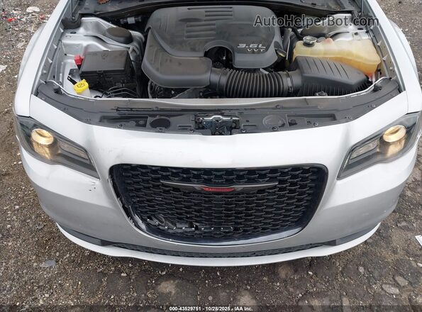 2C3CCABG6PH573130 2023 CHRYSLER 300 Silver Вид ззаду