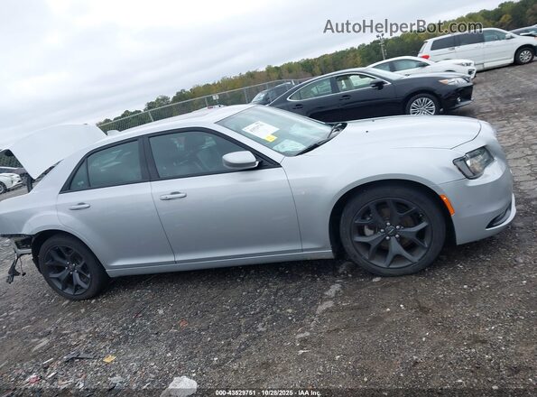 2C3CCABG6PH573130 2023 CHRYSLER 300 Silver Вид задньої частини салону