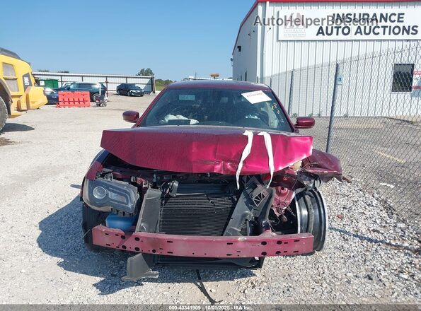 2C3CCABG6PH624321 2023 CHRYSLER 300 Красный Вид задней части салона