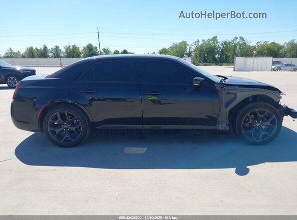 2C3CCABG7NH228895 2022 CHRYSLER 300 Черный Вид задней части салона