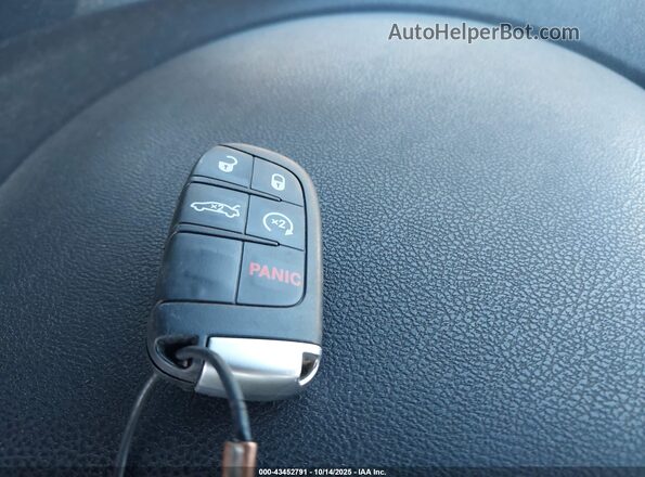 2C3CCABG7PH641015 2023 CHRYSLER 300 Black Առջևի վահանակի տեսք