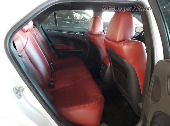 2C3CCABT6MH515835 2021 CHRYSLER 300 White Widok tylnych siedzeń