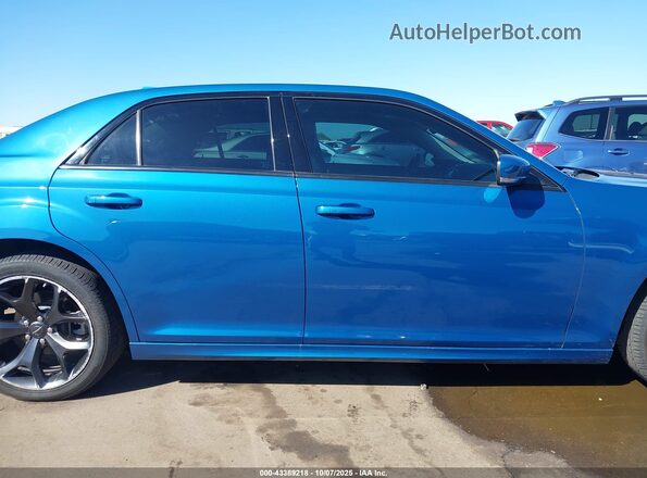 2C3CCADG9PH590095 2023 CHRYSLER 300 Blue Widok wnętrza z tyłu