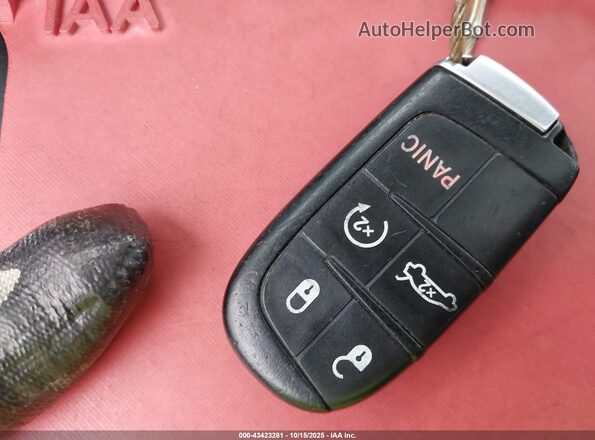 2C3CCAEG3GH212059 2016 CHRYSLER 300 Maroon Widok deski rozdzielczej