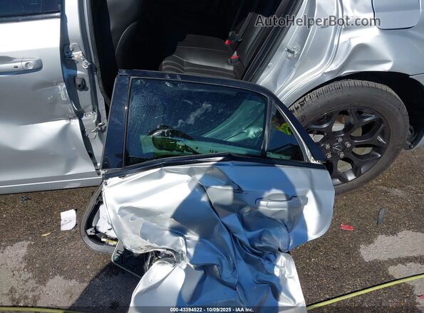 2C3CCAGG7LH158966 2020 CHRYSLER 300 Silver Front view