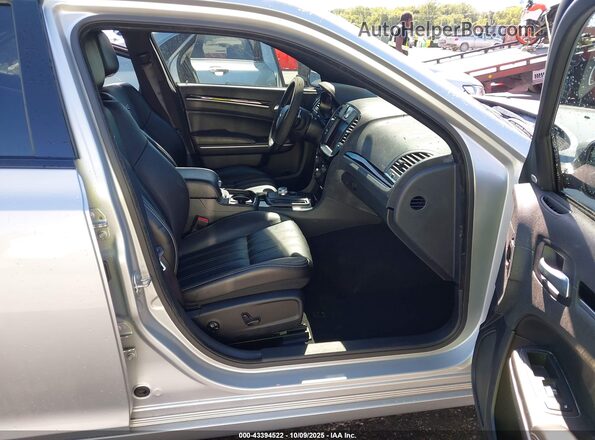 2C3CCAGG7LH158966 2020 CHRYSLER 300 Silver Front interior view