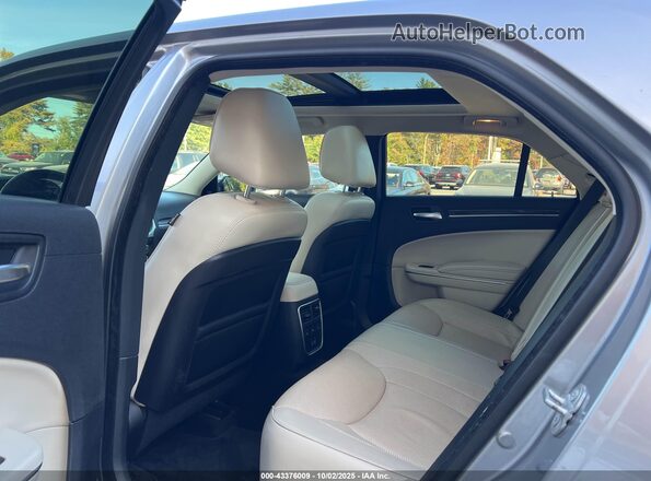 2C3CCAKG3GH157116 2016 CHRYSLER 300 Silver Vista de la etiqueta del VIN