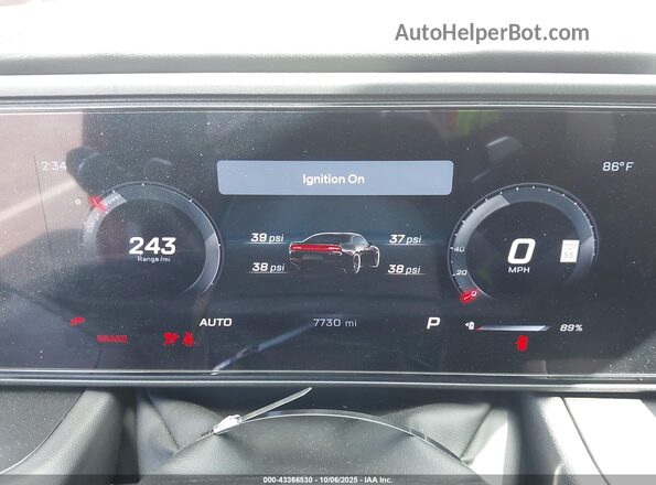 2C3CDBCK2SR560254 2025 DODGE CHARGER Red Widok tylnych siedzeń