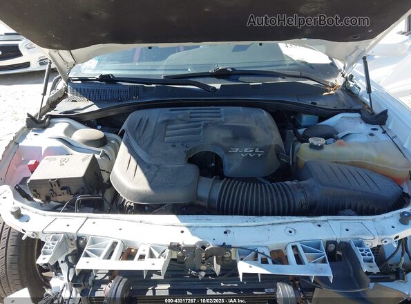 2C3CDXBG6LH121768 2020 DODGE CHARGER White Rear view