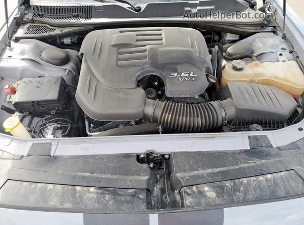 2C3CDZAG3LH218990 2020 DODGE CHALLENGER Серебряный Вид задней части салона