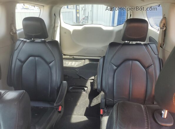 2C4RC1BG0LR279250 2020 CHRYSLER PACIFICA Black Widok tylnych siedzeń