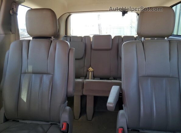 2C4RC1BG2GR213692 2016 CHRYSLER TOWN Бордовый Вид задних сидений
