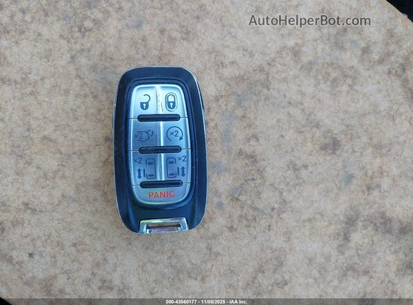2C4RC1BG2LR125218 2020 CHRYSLER PACIFICA Красный Вид панели приборов