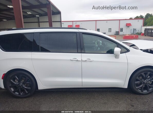 2C4RC1BG6LR245913 2020 CHRYSLER PACIFICA White Rear interior view