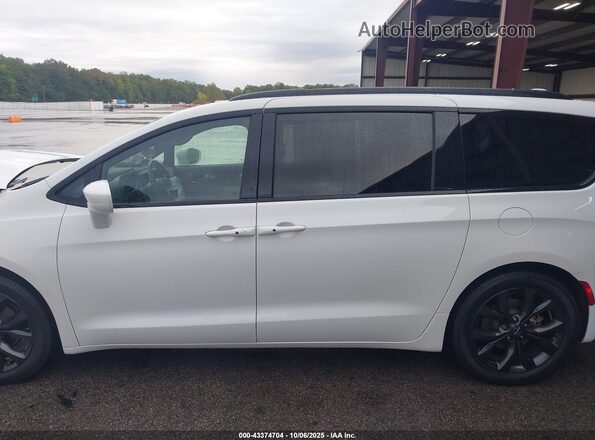 2C4RC1BG6LR245913 2020 CHRYSLER PACIFICA White 360 interior view