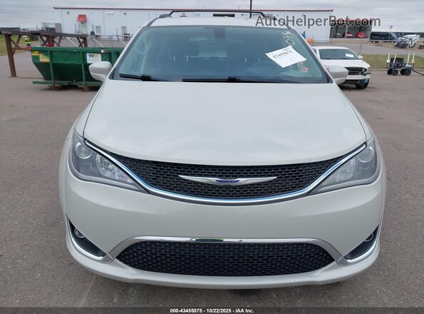 2C4RC1BG7LR204898 2020 CHRYSLER PACIFICA Cream Вид щитка приладів