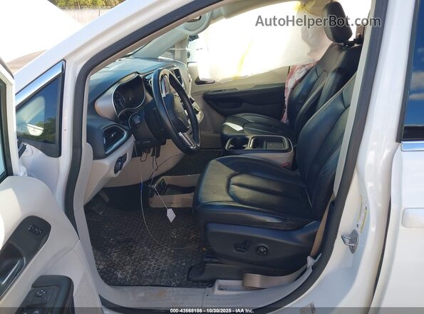 2C4RC1BG7LR280153 2020 CHRYSLER PACIFICA Белый Вид салона спереди